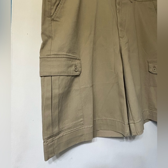 St. John’s Bay Men's Khaki 6 Pocket Cargo Shorts 42 Tall NWT - Picture 4 of 12